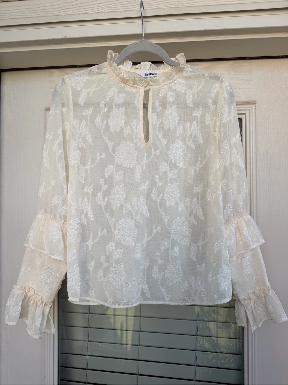 BB Dakota Cream Floral Lace Ruffle Keyhole Blouse